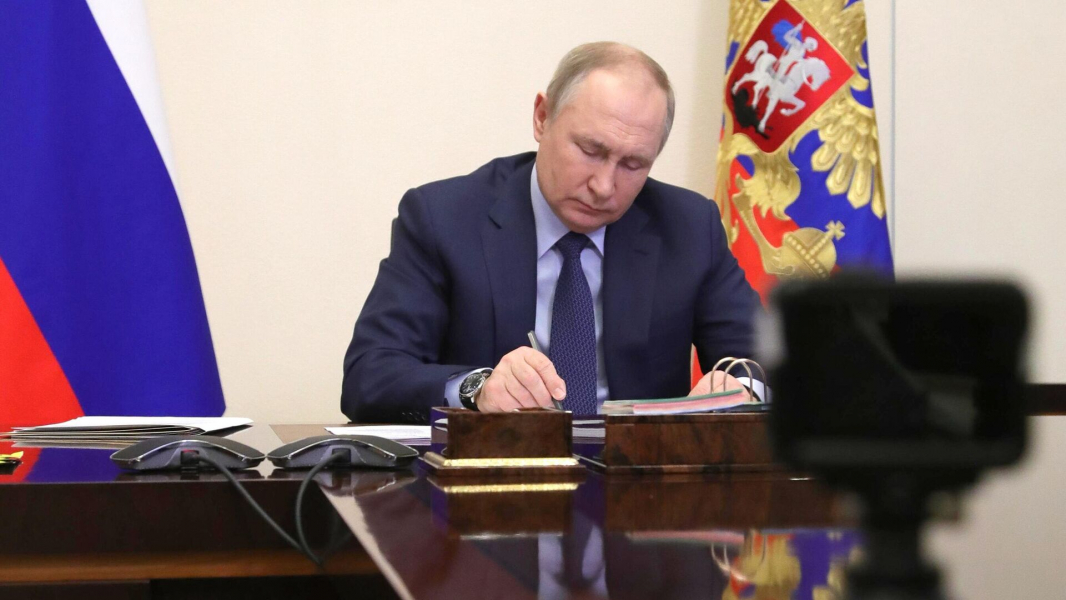Путин указом образовал комиссию Совбеза РФ по комплектованию ВС контрактниками